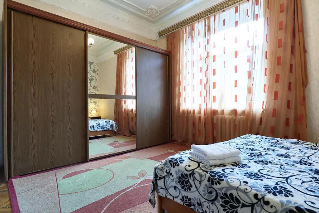 Home Hotel Apartments On Lva Tolstogo Kyiv Exterior foto